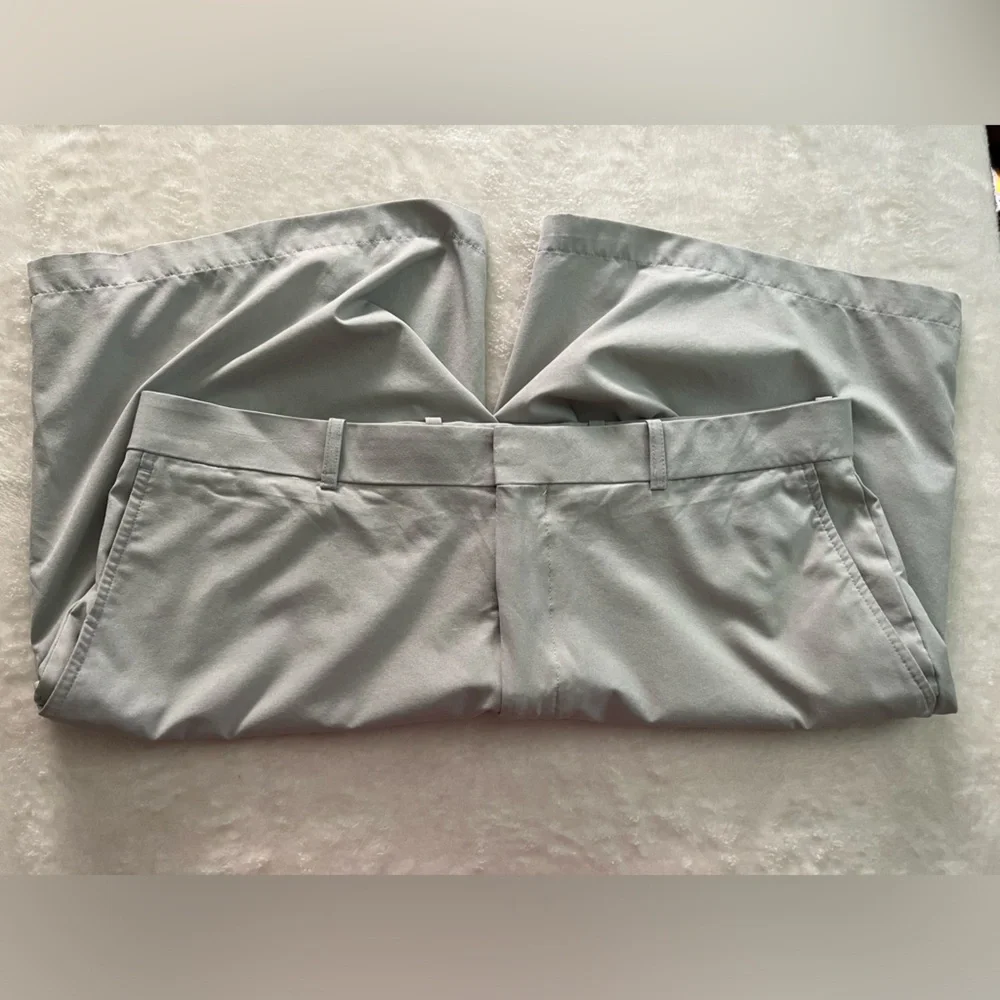 Walter Hagen Light Gray Shorts, Size 36